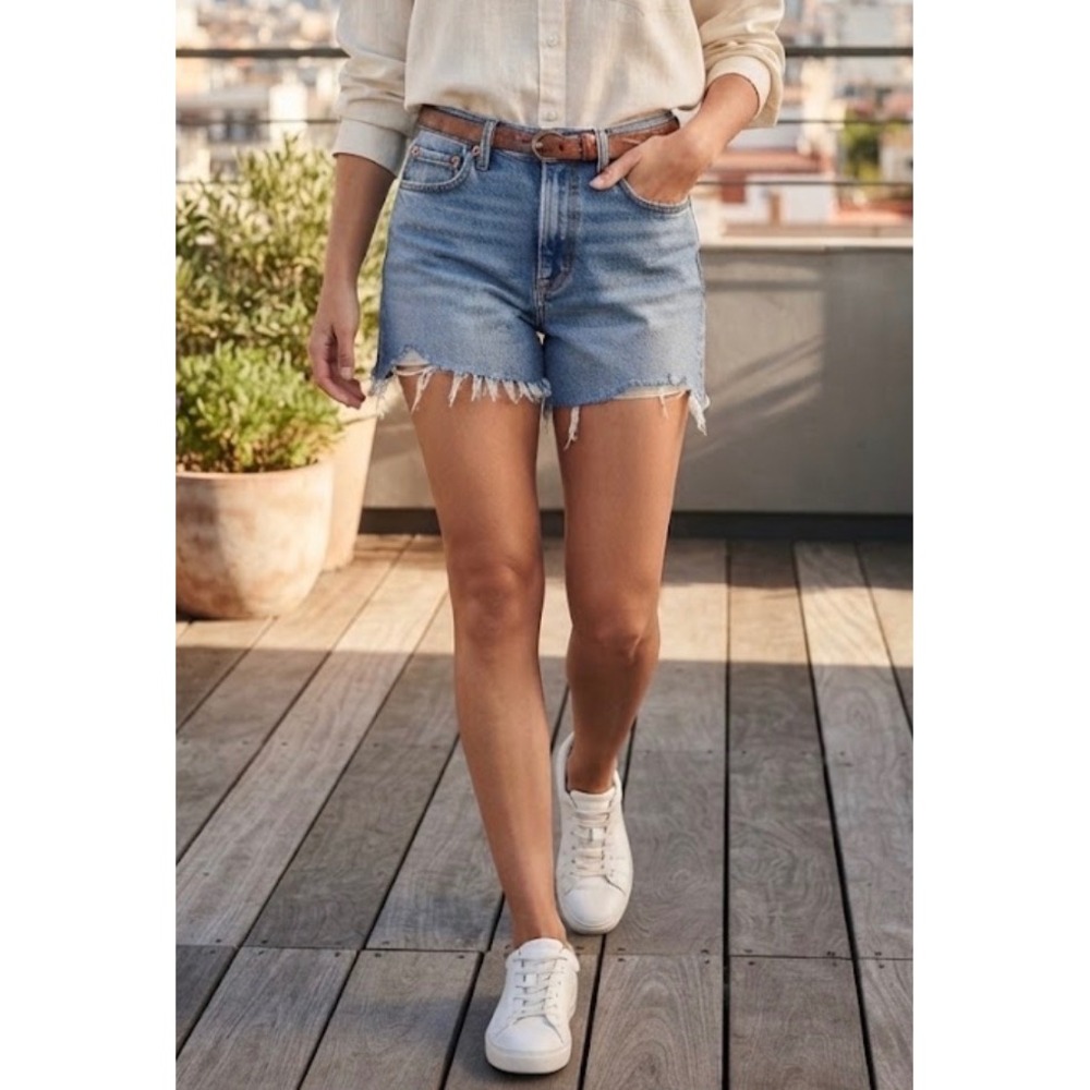 American Eagle Highest Rise 90s Boyfriend Shorts Medium Wash Denim Raw Hem 27